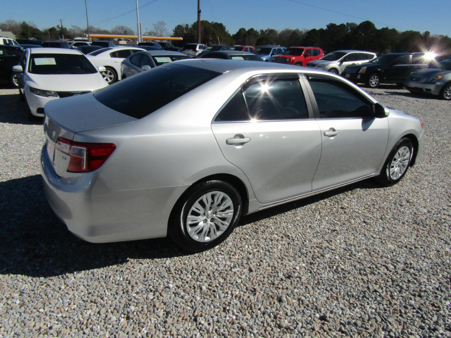 2014 Silver /Gray Toyota Camry LE (4T4BF1FK9ER) , Automatic transmission, located at 15016 S Hwy 231, Midland City, AL, 36350, (334) 983-3001, 31.306210, -85.495277 - Photo#7